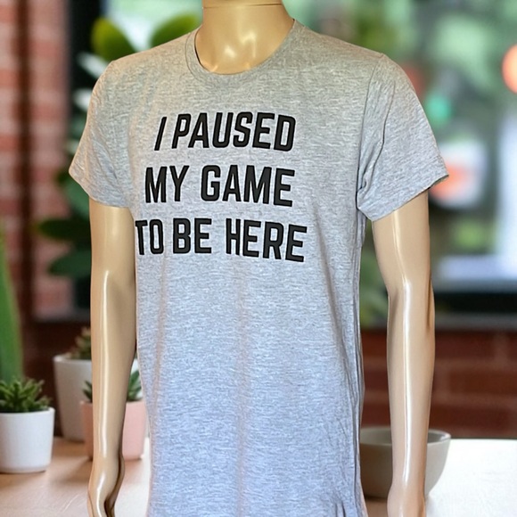 Ann Arbor T-shirt Co. I Paused My Game to Be Here Video Game Joke Phrase T-Shirt - Picture 9 of 16